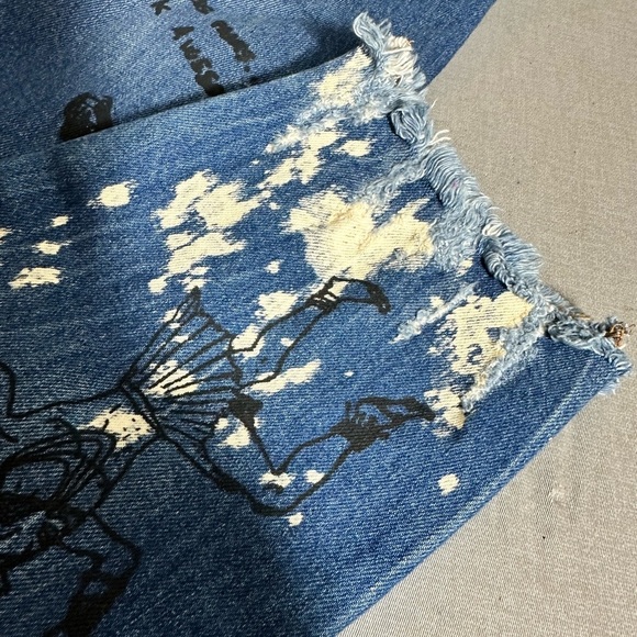 Zara Premium Denim Collection Graffiti Printed Jeans Women’s size 4 Raw Hem - Picture 8 of 8